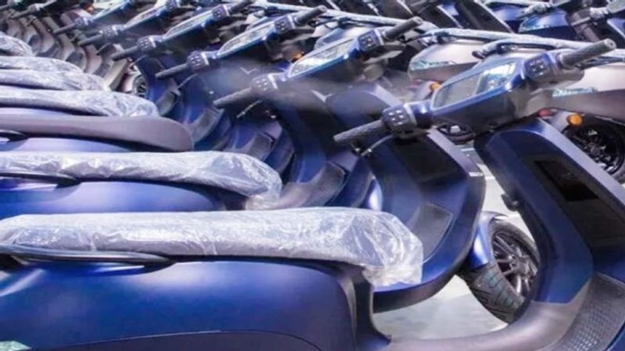 Ola Electric: ఓలా ఎలక్ట్రిక్ కీలక నిర్ణయం.. 1,441 ఎలక్ట్రిక్ స్కూటర్ల రీకాల్..! Ola Electric: ఓలా ఎలక్ట్రిక్ కీలక నిర్ణయం.. 1,441 ఎలక్ట్రిక్ స్కూటర్ల రీకాల్..!