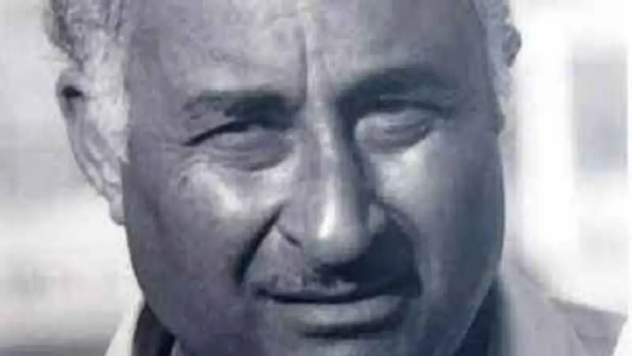 दिग्गज हॉकी खिलाड़ी चरणजीत सिंह का निधन, PM Narendra Modi ने व्यक्त किया शोक दिग्गज हॉकी खिलाड़ी चरणजीत सिंह का निधन, PM Narendra Modi ने व्यक्त किया शोक