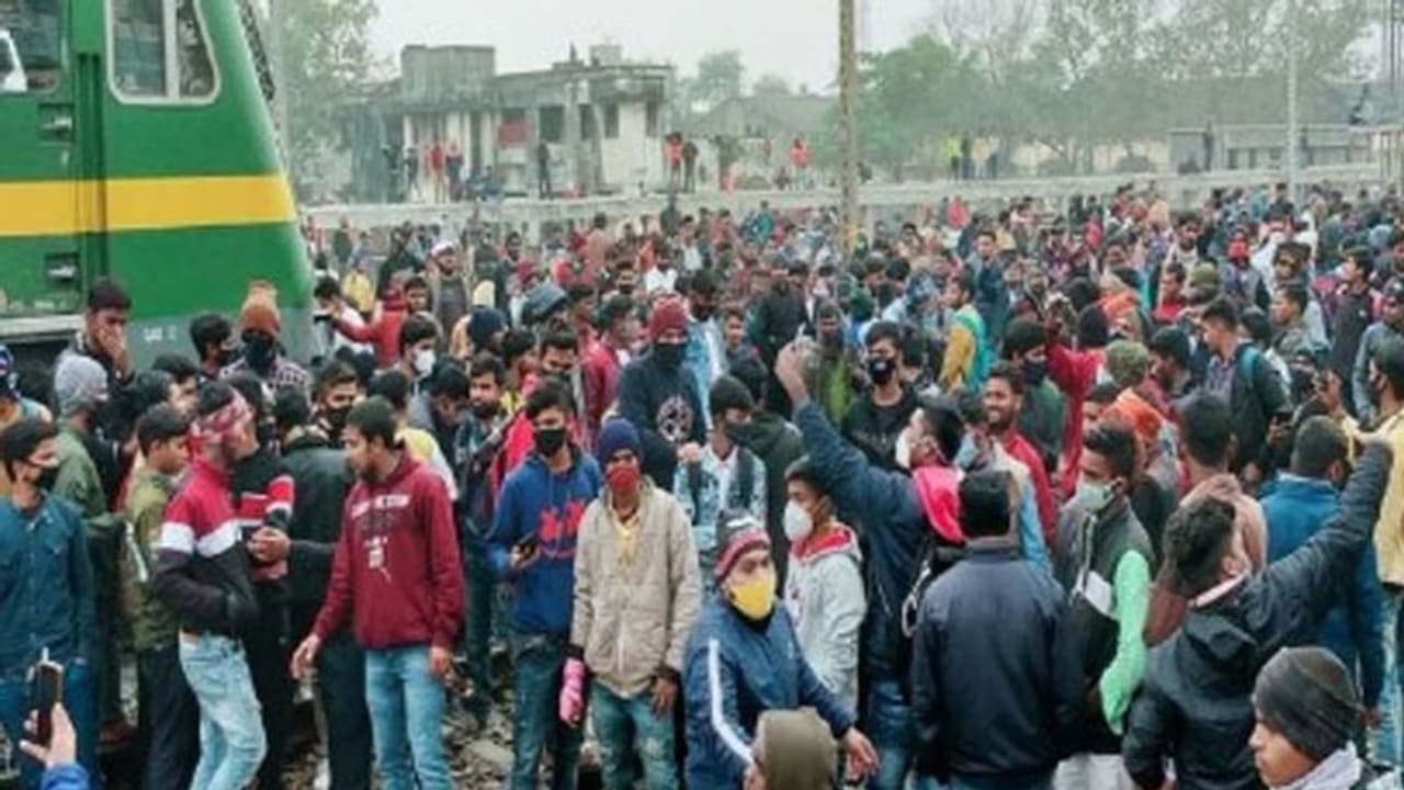 RRB NTPC भर्ती विवाद: 2018 से अब तक 1.32 लाख को मिली जॉब, कोरोना के चलते भर्ती प्रक्रिया में हुई देरी RRB NTPC भर्ती विवाद: 2018 से अब तक 1.32 लाख को मिली जॉब, कोरोना के चलते भर्ती प्रक्रिया में हुई देरी