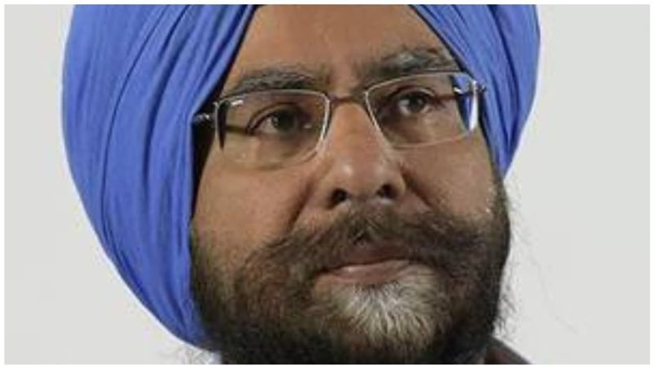 மு.க.ஸ்டாலினை போல் சேவை செய்ய விரும்புகிறேன் ... வேலையை உதறிச் சென்ற ஐ.ஏ.எஸ் அதிகாரி..! மு.க.ஸ்டாலினை போல் சேவை செய்ய விரும்புகிறேன் ... வேலையை உதறிச் சென்ற ஐ.ஏ.எஸ் அதிகாரி..!