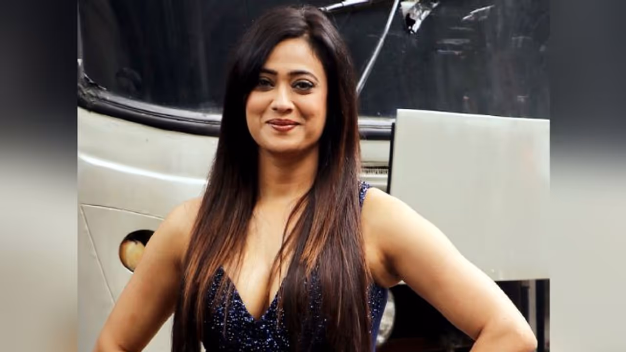 Shweta Tiwari : 'എന്റെ ബ്രായുടെ അളവെടുക്കുന്നത് ദൈവമാണ്'; വിവാദ പരാമര്ശത്തില് നടിക്കെതിരെ കേസ് Shweta Tiwari : 'എന്റെ ബ്രായുടെ അളവെടുക്കുന്നത് ദൈവമാണ്'; വിവാദ പരാമര്ശത്തില് നടിക്കെതിരെ കേസ്