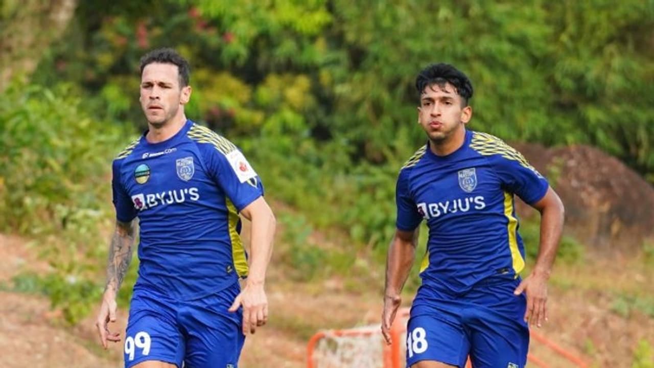 ISL 2021 22 : മഞ്ഞപ്പടയ്ക്ക് ആഘോഷിക്കാം; കൊവിഡിനെ അതിജീവിച്ച് കേരളത്തിന്റെ കൊമ്പൻമാർ, മൈതാനത്ത് ഉഷാറായി ISL 2021 22 : മഞ്ഞപ്പടയ്ക്ക് ആഘോഷിക്കാം; കൊവിഡിനെ അതിജീവിച്ച് കേരളത്തിന്റെ കൊമ്പൻമാർ, മൈതാനത്ത് ഉഷാറായി