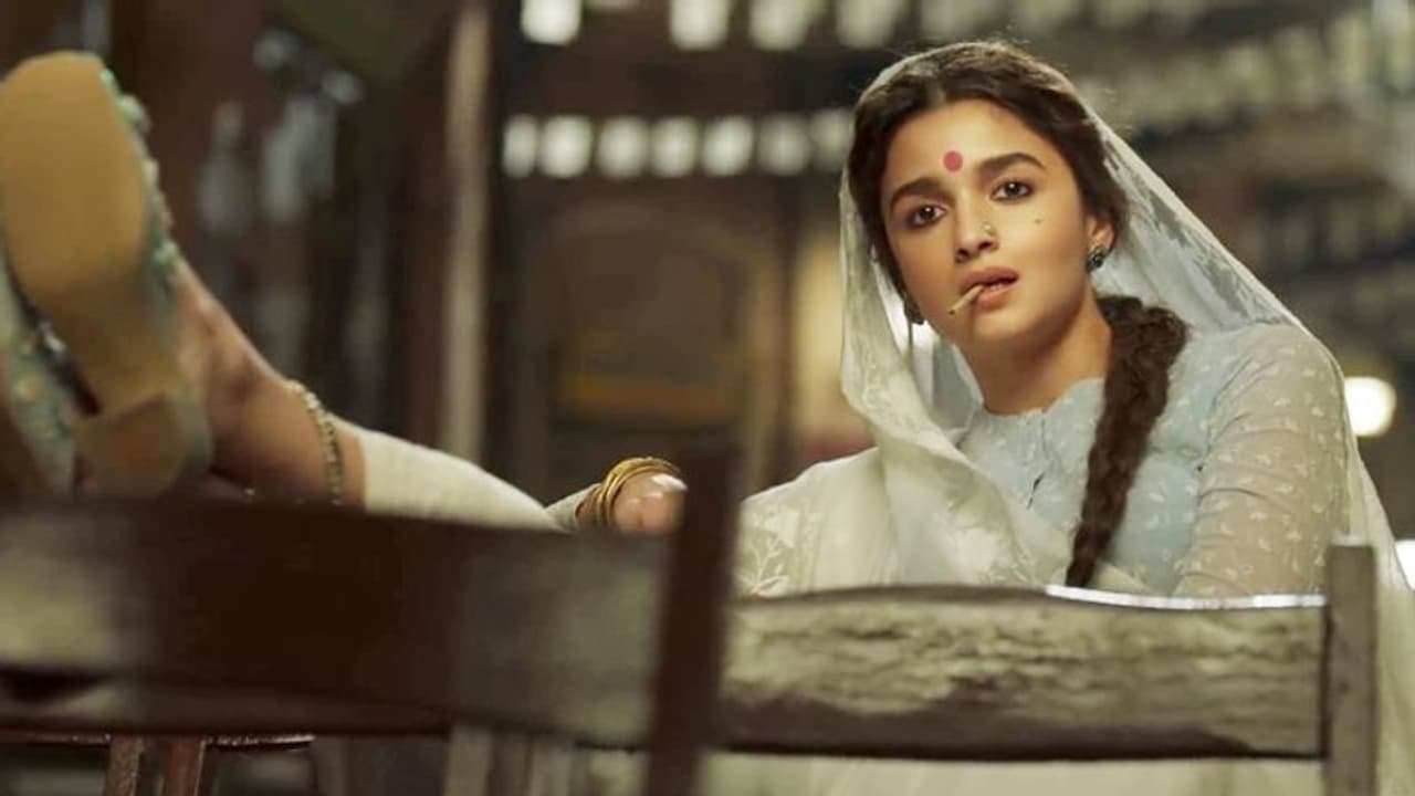 Alia Bhatt की Gangubai Kathiawadi इस दिन सिनेमाघरों में देखने मिलेगी, कई बार टल चुकी है मूवी की रिलीज Alia Bhatt की Gangubai Kathiawadi इस दिन सिनेमाघरों में देखने मिलेगी, कई बार टल चुकी है मूवी की रिलीज