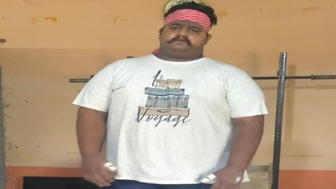 పునీత్ రాజ్ కుమార్ లాగే... వ్యాయామం చేస్తూ ప్రముఖ తెలుగు వెయిట్ లిఫ్టర్ మృతి (Video) పునీత్ రాజ్ కుమార్ లాగే... వ్యాయామం చేస్తూ ప్రముఖ తెలుగు వెయిట్ లిఫ్టర్ మృతి (Video)