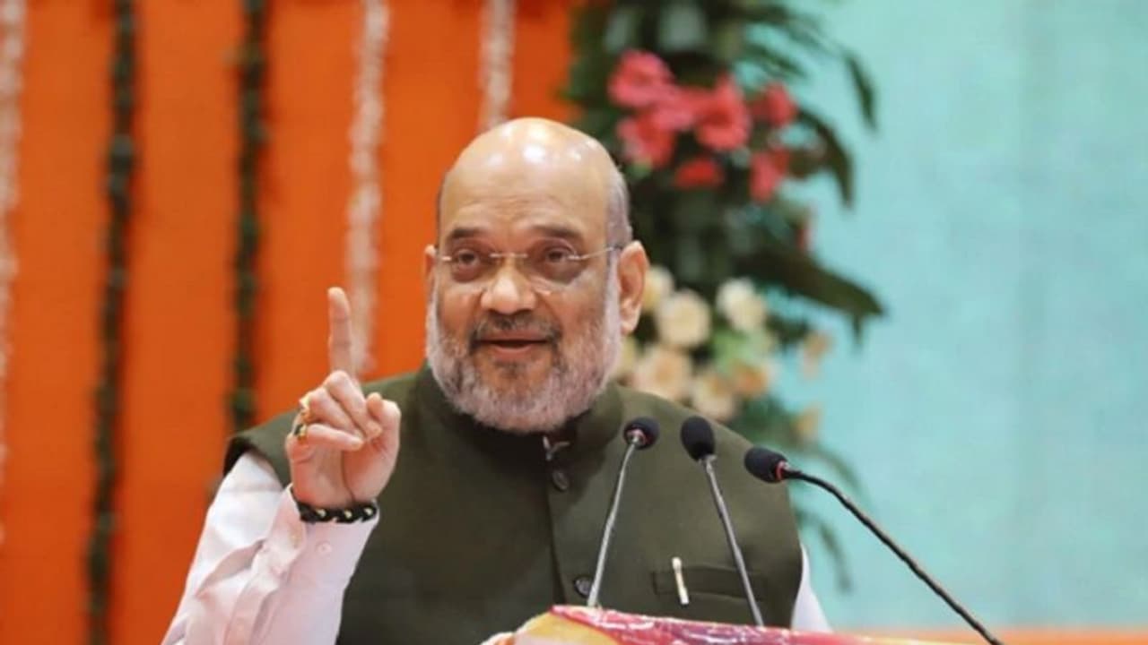 Select 'AAP Nirbhar' or 'Atmanirbhar': Amit Shah targets Kejriwal ahead of MCD elections Select 'AAP Nirbhar' or 'Atmanirbhar': Amit Shah targets Kejriwal ahead of MCD elections
