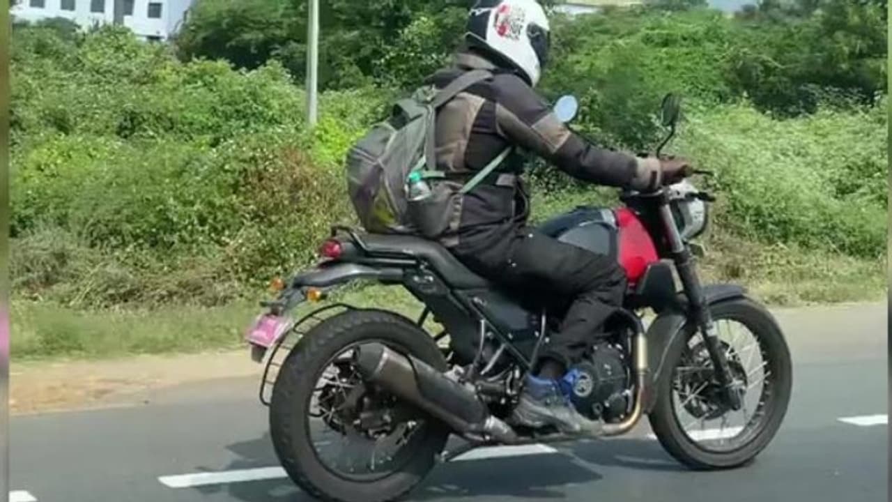 Royal Enfield Scram 411 : இதுதான் வித்தியாசமா? லீக் ஆன ஸ்கிராம் 411 பிரவுச்சர் Royal Enfield Scram 411 : இதுதான் வித்தியாசமா? லீக் ஆன ஸ்கிராம் 411 பிரவுச்சர்
