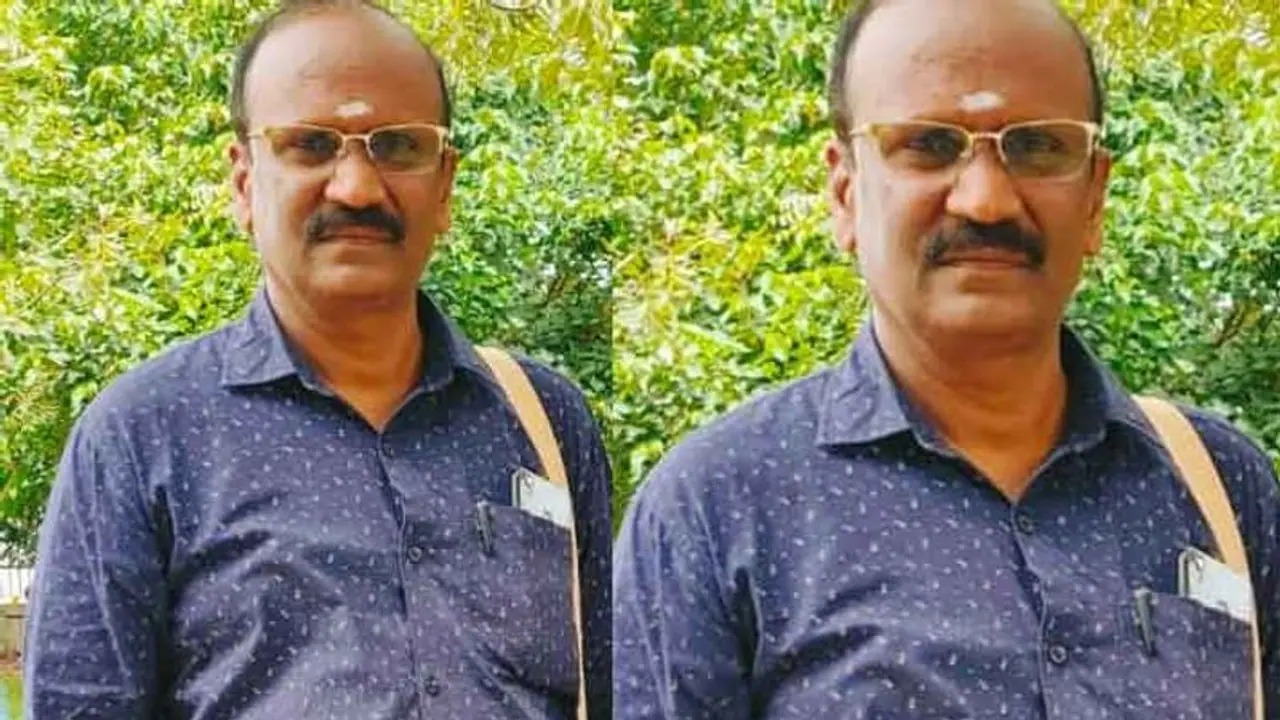 விடா முயற்சி விஸ்வரூப வெற்றி.. 61 வயதில் நீட் தேர்வில் தேர்ச்சி பெற்று அசத்திய ஆசிரியர்..! விடா முயற்சி விஸ்வரூப வெற்றி.. 61 வயதில் நீட் தேர்வில் தேர்ச்சி பெற்று அசத்திய ஆசிரியர்..!