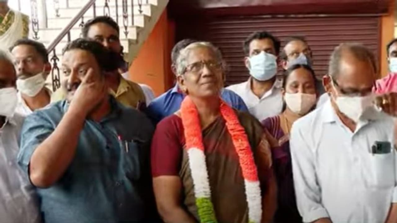 തിരുവില്വാമല പഞ്ചായത്ത് നറുക്കെടുപ്പിലൂടെ കോൺഗ്രസിന്, അവിശ്വാസ പ്രമേയത്തിൽ ബിജെപി പുറത്ത് തിരുവില്വാമല പഞ്ചായത്ത് നറുക്കെടുപ്പിലൂടെ കോൺഗ്രസിന്, അവിശ്വാസ പ്രമേയത്തിൽ ബിജെപി പുറത്ത്