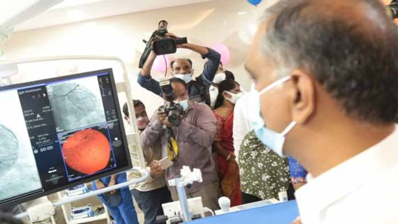 కరోనా వ్యాక్సిన్ నిల్వలున్నా రాష్ట్రాలకు ఇవ్వడం లేదు: కేంద్రంపై హరీష్ రావు ఫైర్ కరోనా వ్యాక్సిన్ నిల్వలున్నా రాష్ట్రాలకు ఇవ్వడం లేదు: కేంద్రంపై హరీష్ రావు ఫైర్