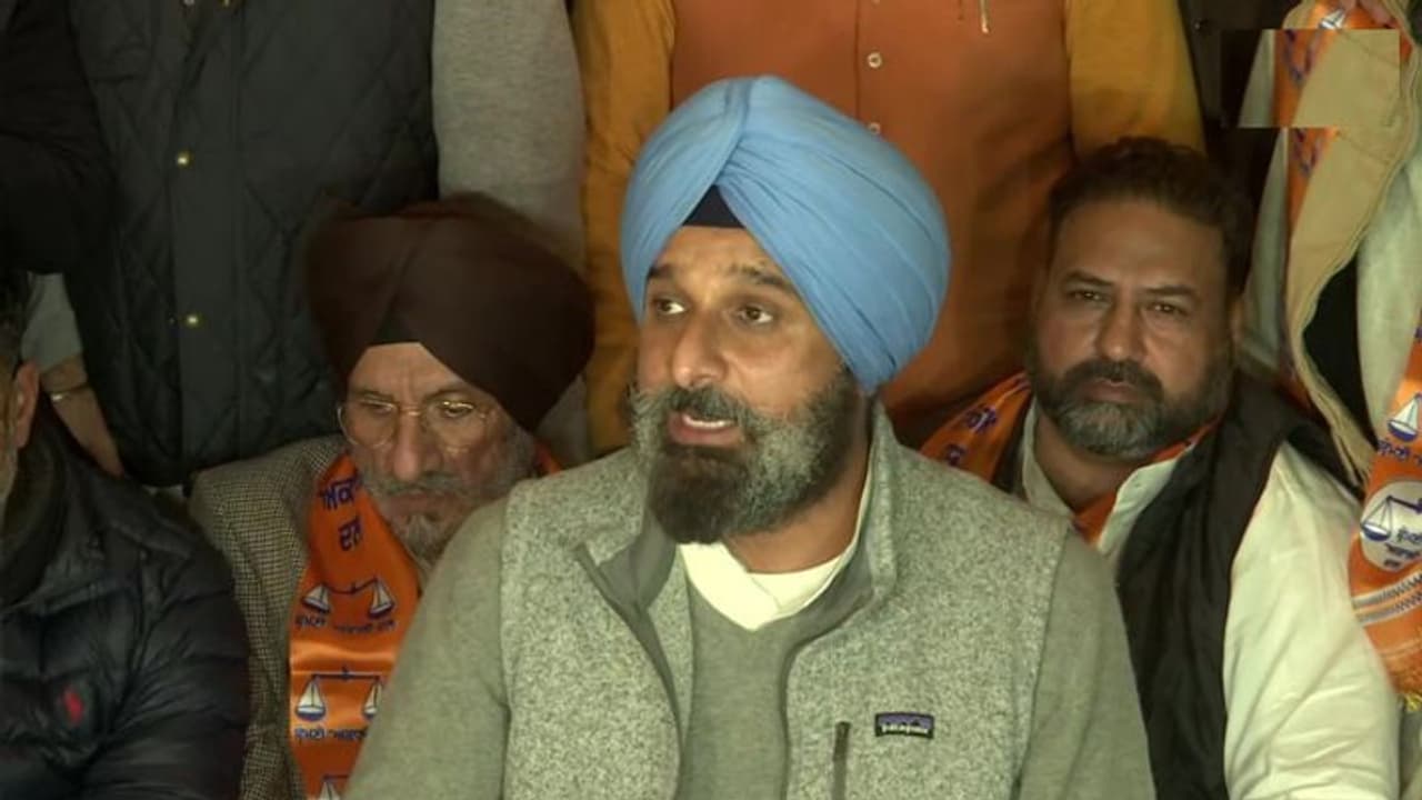 बिक्रम मजीठिया का सिद्धू पर हमला, मां को घर से निकालना पंजाब की संस्कृति नहीं, ये किसी भरोसे लायक नहीं बिक्रम मजीठिया का सिद्धू पर हमला, मां को घर से निकालना पंजाब की संस्कृति नहीं, ये किसी भरोसे लायक नहीं