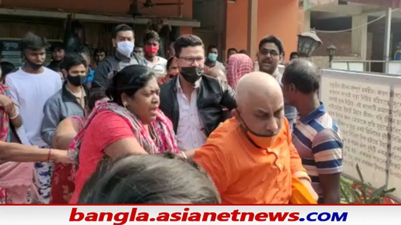 নিউটাউনের রামকৃষ্ণ মিশনে রাঁধুনির রহস্য মৃত্যু, মিশনের মহারাজকে পুলিশের সামনেই মারধর এলাকাবাসীর