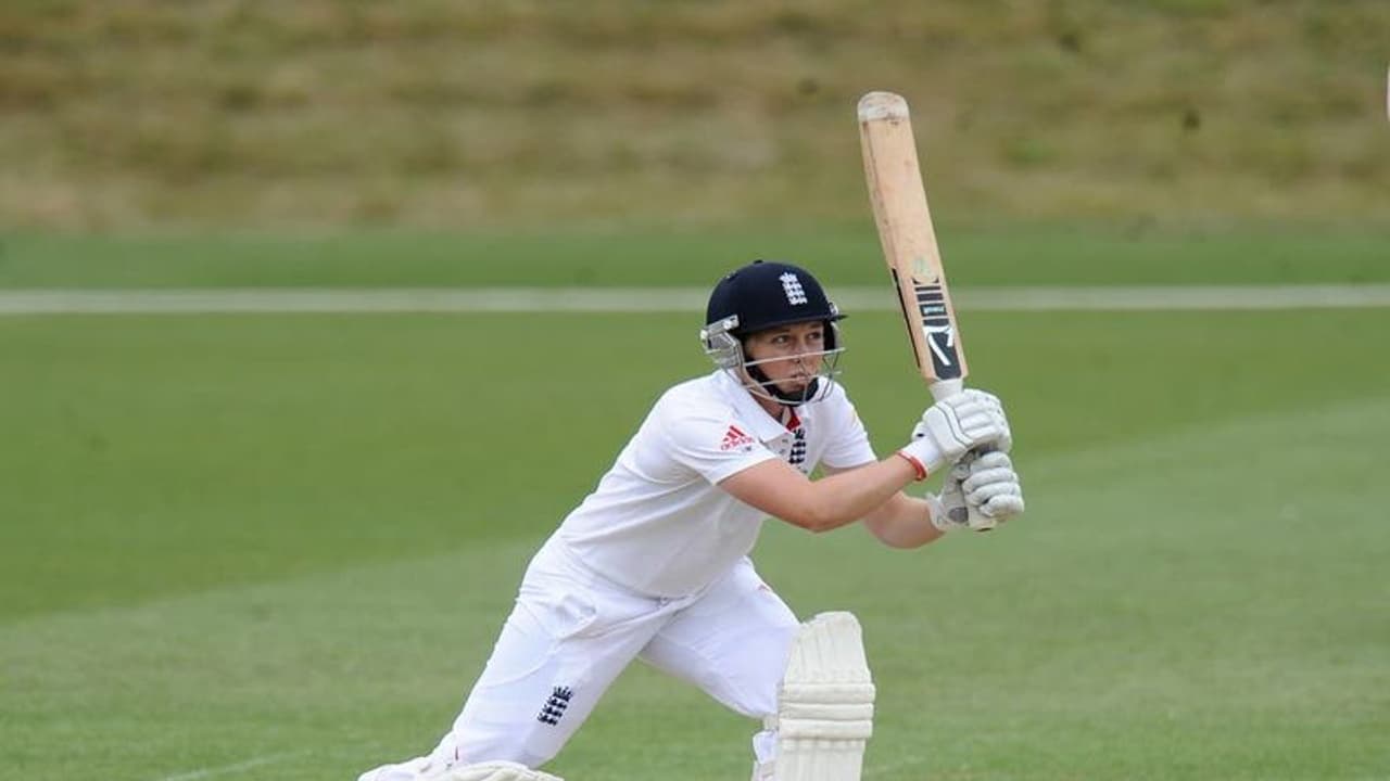 Women's Ashes Test: इंग्लिश टीम की मैच में धमाकेदार वापसी, अब मुकाबला बराबरी पर Women's Ashes Test: इंग्लिश टीम की मैच में धमाकेदार वापसी, अब मुकाबला बराबरी पर