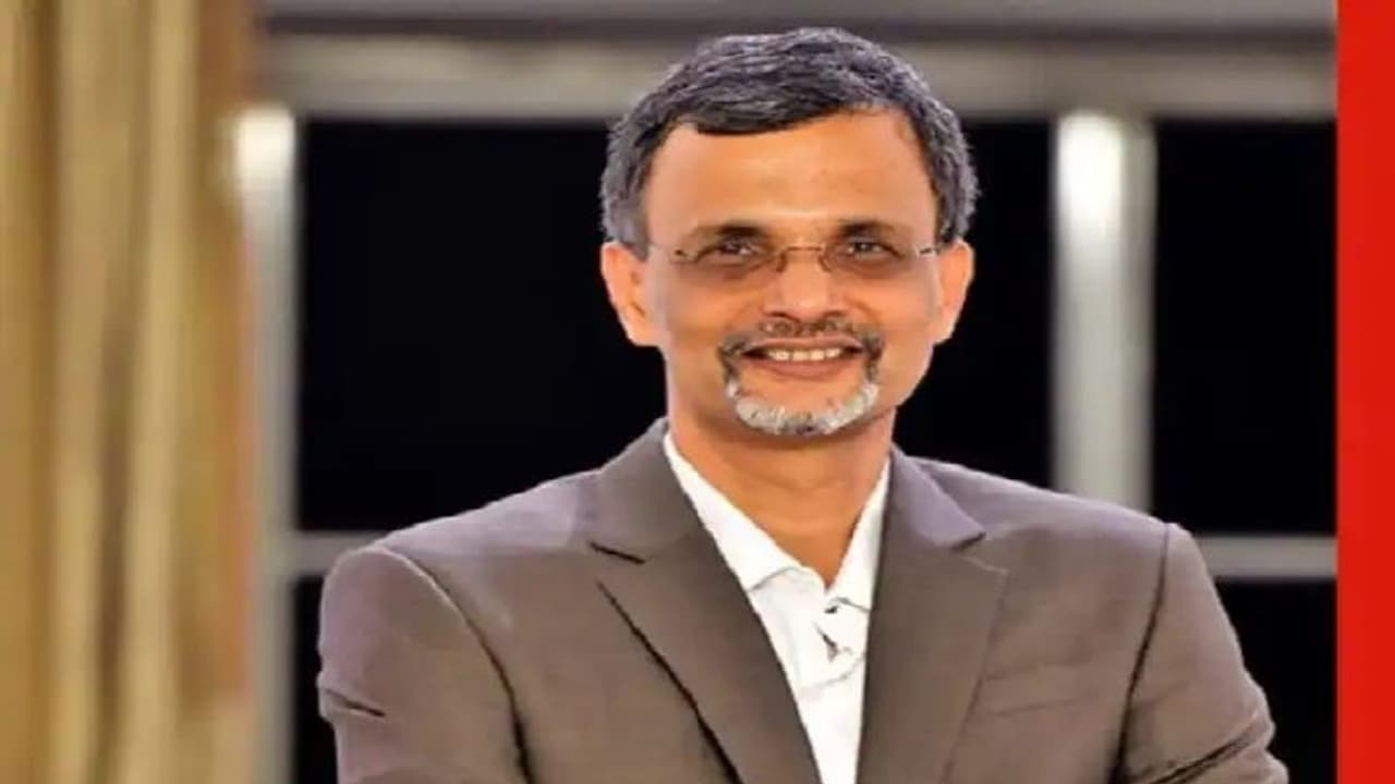 நாம எவ்வளவோ பரவாயில்ல!: ரூபாய் மதிப்பு வீழ்ச்சி பற்றி ஆனந்த் நாகேஸ்வரன் ஆறுதல் நாம எவ்வளவோ பரவாயில்ல!: ரூபாய் மதிப்பு வீழ்ச்சி பற்றி ஆனந்த் நாகேஸ்வரன் ஆறுதல்