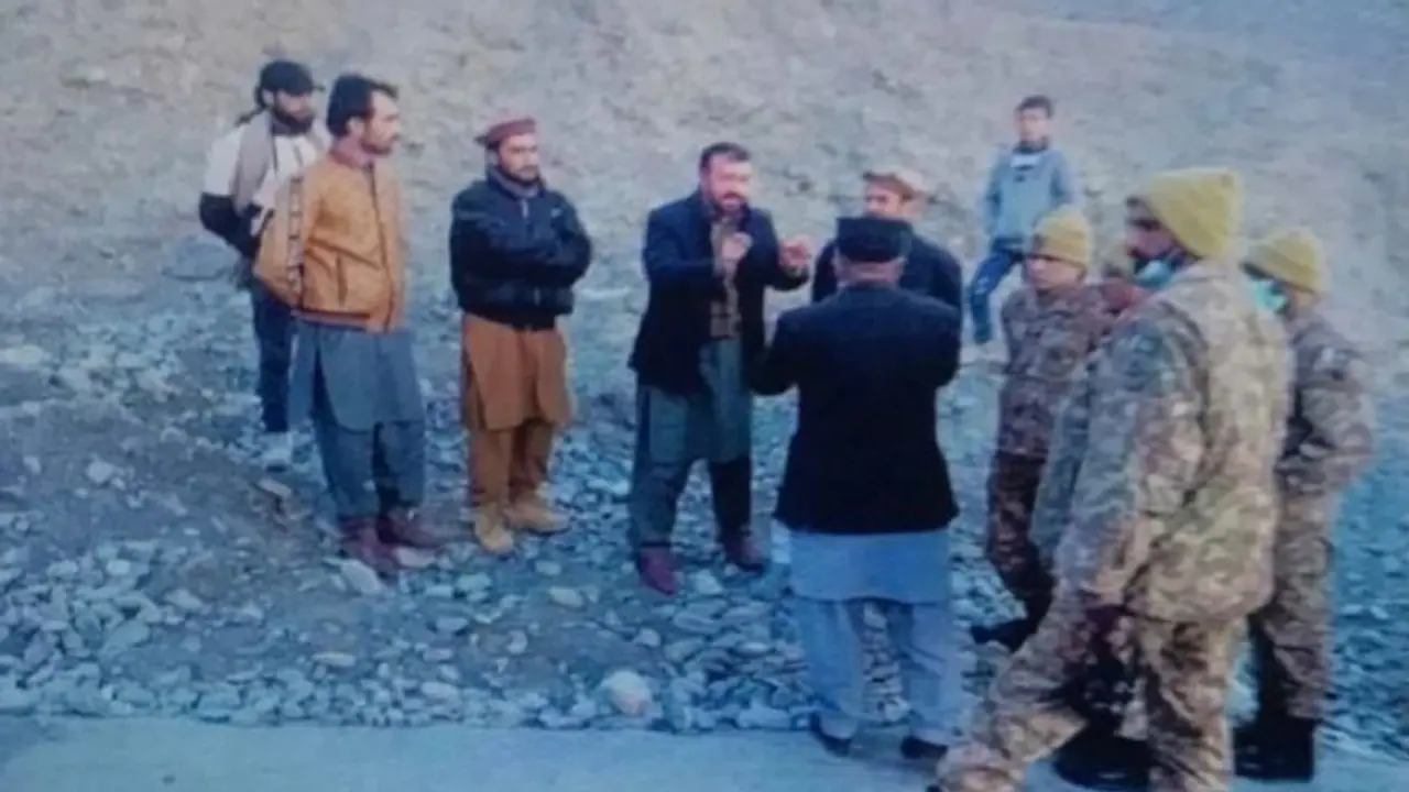 पाकिस्तान अधिकृत कश्मीर के गिलगित बलतिस्तान में जमीन कब्जा कर रही Pak Army, लोगों ने किया विरोध प्रदर्शन पाकिस्तान अधिकृत कश्मीर के गिलगित बलतिस्तान में जमीन कब्जा कर रही Pak Army, लोगों ने किया विरोध प्रदर्शन