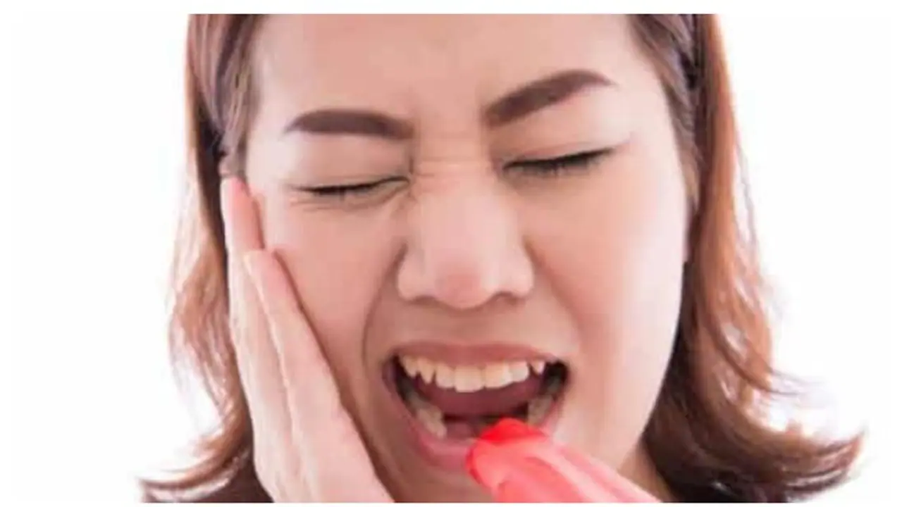 Tooth sensitivity: பல் கூச்சமா? கொரோனா காலகட்டத்தில்...வீட்டிலேயே சமாளிக்க ஈஸியான 5 வழிமுறைகள்...