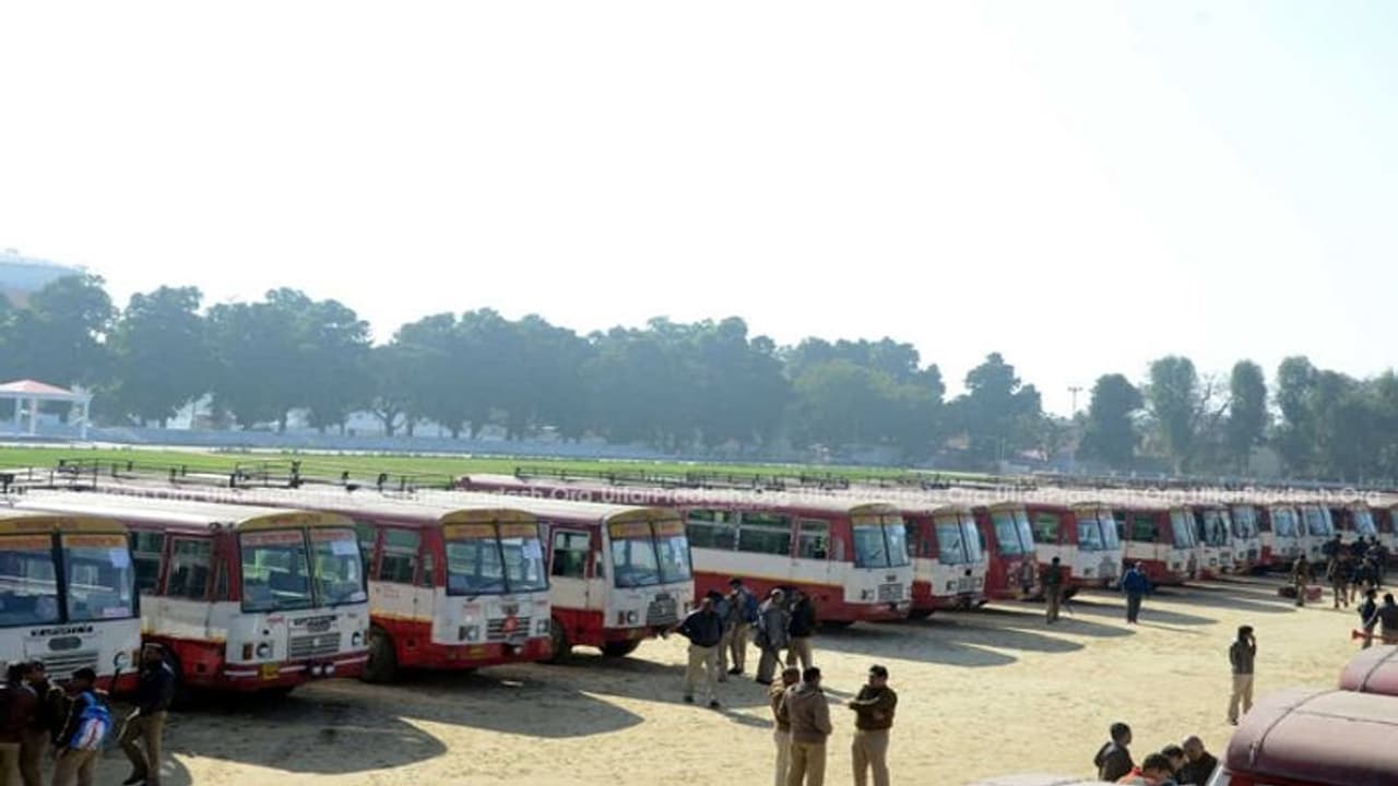 यूपी चुनाव: विधानसभा चुनाव के इंतजाम में लगा परिवहन विभाग, शुरू हुई वाहनों की व्यवस्था यूपी चुनाव: विधानसभा चुनाव के इंतजाम में लगा परिवहन विभाग, शुरू हुई वाहनों की व्यवस्था