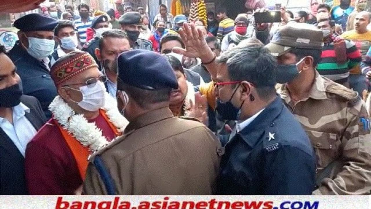 Municipal Elections: পুরভোটের আগে উত্তাল বিধাননগর, বিধি ভঙ্গের অভিযোগে দিলীপের 'প্রচারে' বাধা Municipal Elections: পুরভোটের আগে উত্তাল বিধাননগর, বিধি ভঙ্গের অভিযোগে দিলীপের 'প্রচারে' বাধা