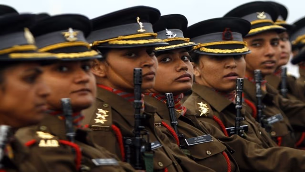 Maharashtra police: అక్కడ పోలీసులకు 8 గంటలే డ్యూటీ ! Maharashtra police: అక్కడ పోలీసులకు 8 గంటలే డ్యూటీ !