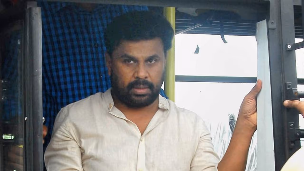 Dileep Case : ആ ഫോണുകളില് എന്താണുള്ളത്; ദിലീപിന്റെ കേസ് മേല്ക്കോടതിയില് എത്തിയാല് എന്തുസംഭവിക്കും? Dileep Case : ആ ഫോണുകളില് എന്താണുള്ളത്; ദിലീപിന്റെ കേസ് മേല്ക്കോടതിയില് എത്തിയാല് എന്തുസംഭവിക്കും?
