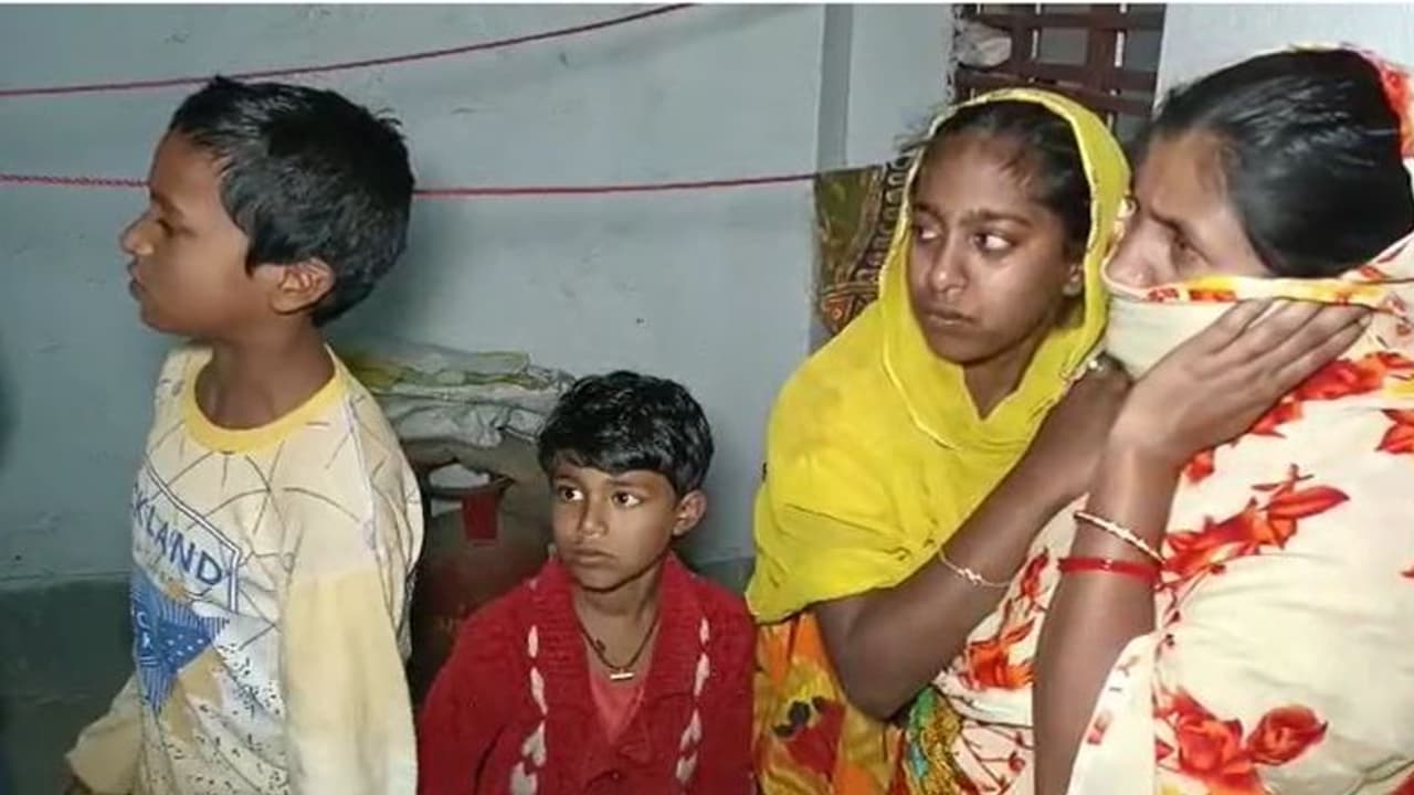 বিবাহ বহির্ভূত সম্পর্কের জের, স্ত্রীকে বালিশ চাপা দিয়ে মেরে পলাতক অভিযুক্ত বিবাহ বহির্ভূত সম্পর্কের জের, স্ত্রীকে বালিশ চাপা দিয়ে মেরে পলাতক অভিযুক্ত