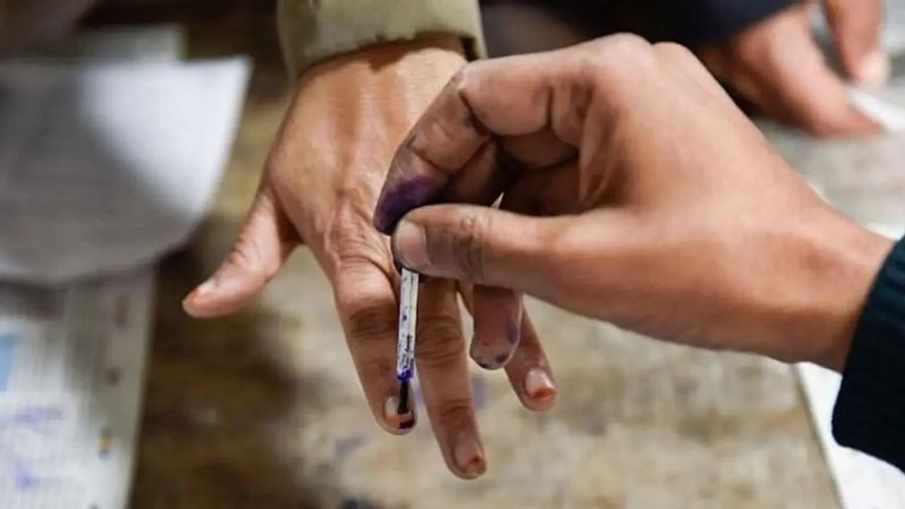 यूपी चुनाव में FIR दर्ज कराने के दिए निर्देश, रिश्वत लेने व देने वालों पर होगी सख्त कार्रवाई यूपी चुनाव में FIR दर्ज कराने के दिए निर्देश, रिश्वत लेने व देने वालों पर होगी सख्त कार्रवाई