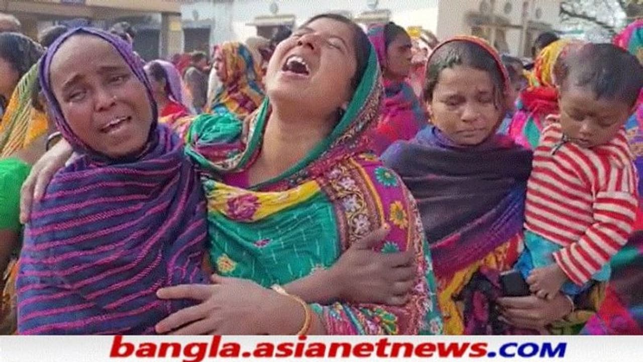 মালদহে দুর্ঘটনায় একমাত্র রোজগেরে ছেলের মৃত্যুতে অথৈ জলে পরিবার, সরকারি সাহায্যের আশ্বাস বিধায়কের মালদহে দুর্ঘটনায় একমাত্র রোজগেরে ছেলের মৃত্যুতে অথৈ জলে পরিবার, সরকারি সাহায্যের আশ্বাস বিধায়কের