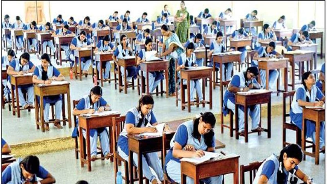 அலர்ட்..! 8 ஆம் வகுப்பு தனித்தேர்வர்களுக்கான ரிசல்ட்..வரும் பிப்.,1 ஆம் தேதி வெளியீடு.. அலர்ட்..! 8 ஆம் வகுப்பு தனித்தேர்வர்களுக்கான ரிசல்ட்..வரும் பிப்.,1 ஆம் தேதி வெளியீடு..