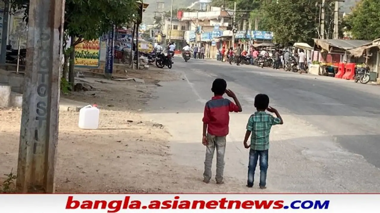 প্রতি সকালে ৫২ সেকেন্ডের জন্য স্তব্ধ গোটা শহর, দেশপ্রেমের আশ্চর্য নজির তেলেঙ্গানার এই শহরে প্রতি সকালে ৫২ সেকেন্ডের জন্য স্তব্ধ গোটা শহর, দেশপ্রেমের আশ্চর্য নজির তেলেঙ্গানার এই শহরে
