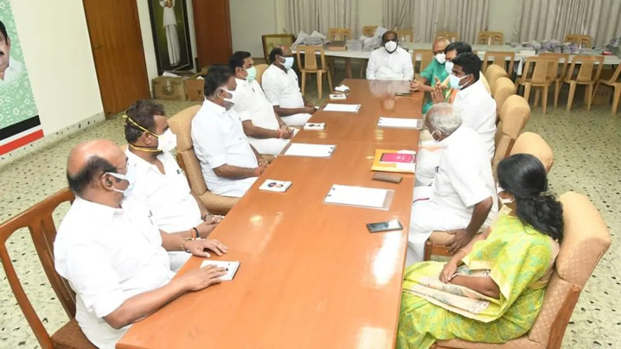 20வதில் 5 ஐக் கொடுக்க முன் வந்த அதிமுக... அடம்பிடிக்கும் பாஜக... சிக்கலில் கூட்டணி..! 20வதில் 5 ஐக் கொடுக்க முன் வந்த அதிமுக... அடம்பிடிக்கும் பாஜக... சிக்கலில் கூட்டணி..!