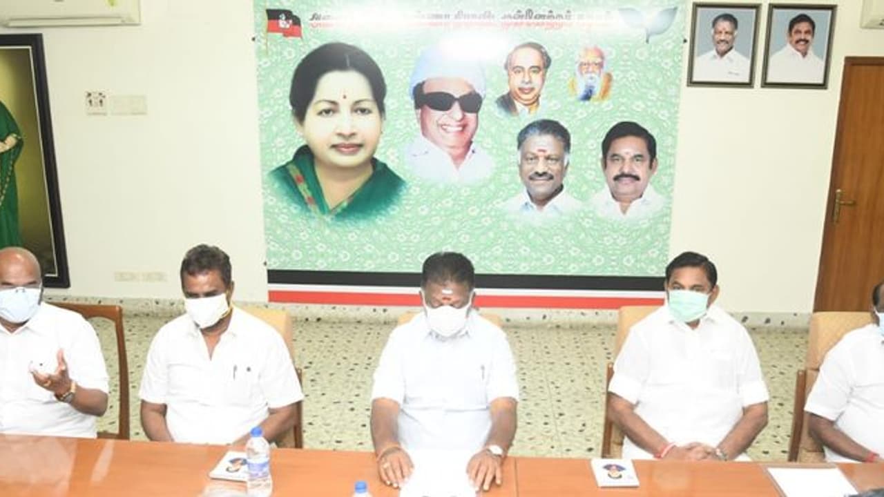 எஸ்.பி. வேலுமணிக்கு எதிராக திரண்ட மத்திய மண்டல ர.ர.க்கள்.? அதிமுக கூட்டத்தில் வைத்திலிங்கம் வெளியேறியது ஏன்.? எஸ்.பி. வேலுமணிக்கு எதிராக திரண்ட மத்திய மண்டல ர.ர.க்கள்.? அதிமுக கூட்டத்தில் வைத்திலிங்கம் வெளியேறியது ஏன்.?