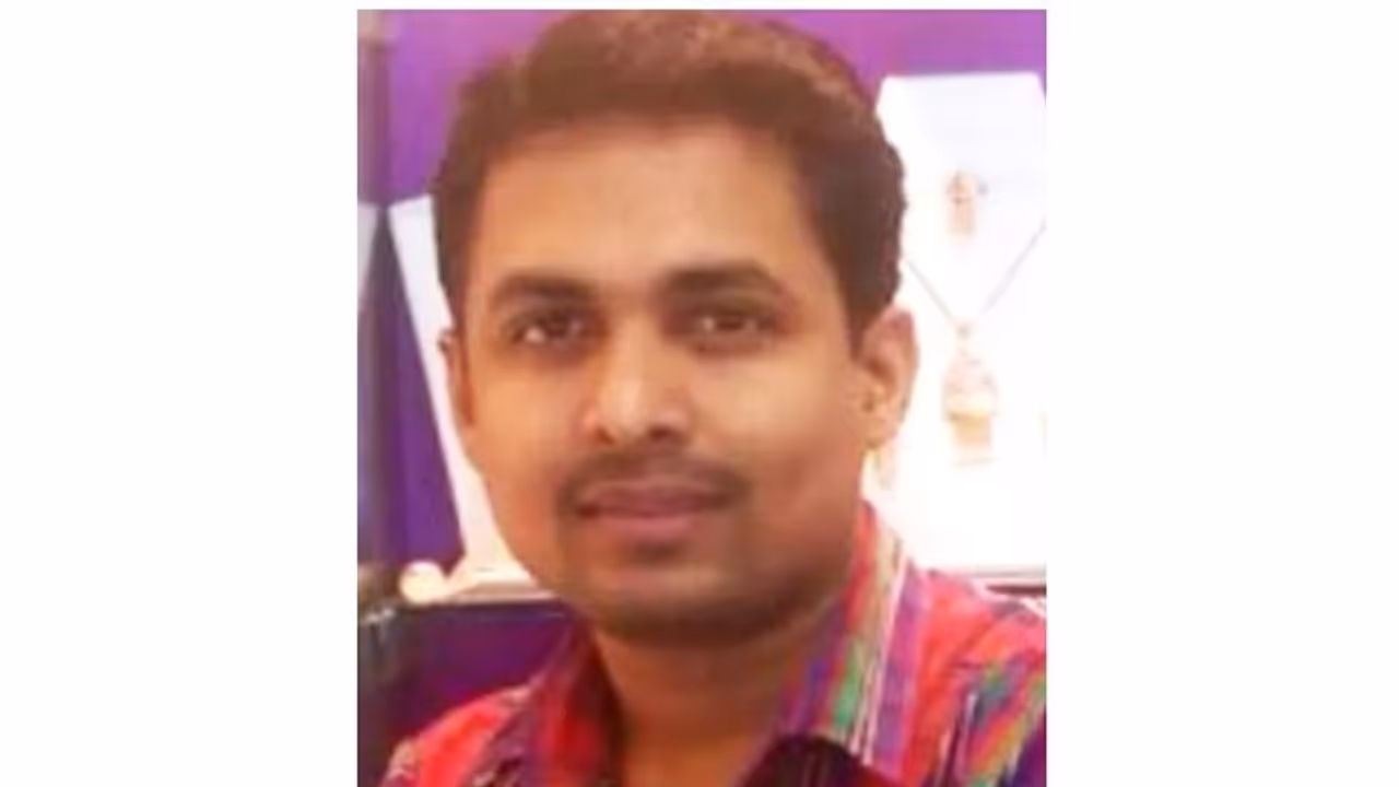 Expat Died: പ്രവാസി മലയാളി ബഹ്റൈനില് ഹൃദയാഘാതം മൂലം മരിച്ചു Expat Died: പ്രവാസി മലയാളി ബഹ്റൈനില് ഹൃദയാഘാതം മൂലം മരിച്ചു