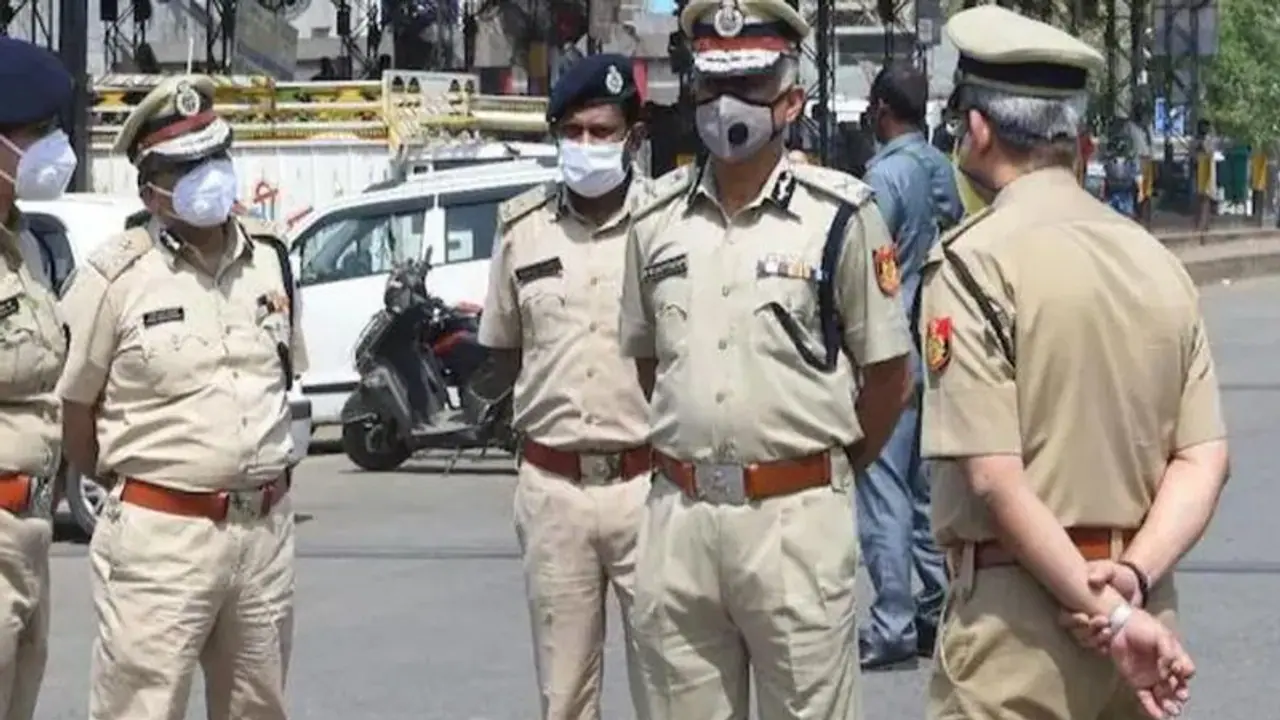 Mumbai Robbery: ಯಾವ ವೆಬ್ ಸಿರೀಸ್ಗೂ ಕಡಿಮೆ ಇಲ್ಲ... ವೇಟರ್, ಆಟೋ ಡ್ರೈವರ್ ವೇಷ ಧರಿಸಿ ಕಳ್ಳರ ಗ್ಯಾಂಗ್ ಸೆರೆ! Mumbai Robbery: ಯಾವ ವೆಬ್ ಸಿರೀಸ್ಗೂ ಕಡಿಮೆ ಇಲ್ಲ... ವೇಟರ್, ಆಟೋ ಡ್ರೈವರ್ ವೇಷ ಧರಿಸಿ ಕಳ್ಳರ ಗ್ಯಾಂಗ್ ಸೆರೆ!