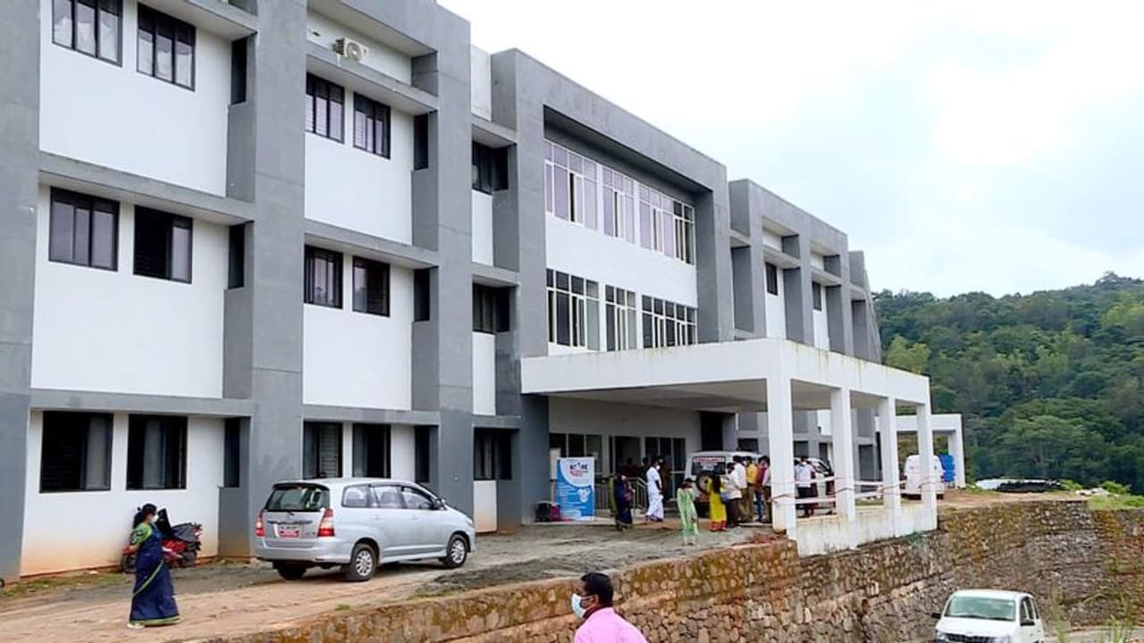 ഉദ്ഘാടനം കഴിഞ്ഞിട്ട് 3 മാസം; ഇടുക്കി മെഡി.കോളേജ് പുതിയ ബ്ലോക്കിൽ കിടത്തിചികിത്സ തുടങ്ങിയില്ല ഉദ്ഘാടനം കഴിഞ്ഞിട്ട് 3 മാസം; ഇടുക്കി മെഡി.കോളേജ് പുതിയ ബ്ലോക്കിൽ കിടത്തിചികിത്സ തുടങ്ങിയില്ല