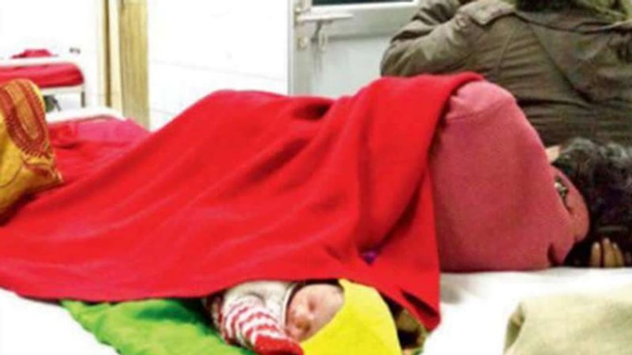 इस मां का कौन गुनहगार: 17 साल की रेप पीड़िता ने दिया बेटे को जन्म, वो सब सहती रही, किसी को दर्द तक नहीं बताया इस मां का कौन गुनहगार: 17 साल की रेप पीड़िता ने दिया बेटे को जन्म, वो सब सहती रही, किसी को दर्द तक नहीं बताया