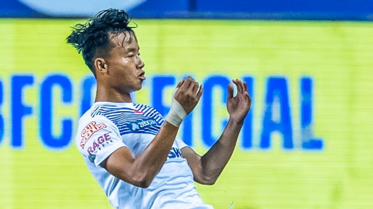 ISL 2021 2022: കേരളാ ബ്ലാസ്റ്റേഴ്സിന്റെ അപരാജിത കുതിപ്പിന് വിരാമം, ബെംഗലൂരുവിനോട് തോല്വി ISL 2021 2022: കേരളാ ബ്ലാസ്റ്റേഴ്സിന്റെ അപരാജിത കുതിപ്പിന് വിരാമം, ബെംഗലൂരുവിനോട് തോല്വി