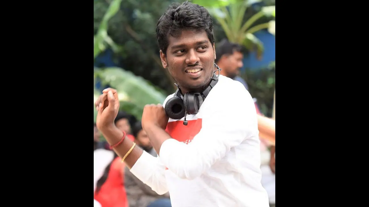 Atlee : அட்லீயை பங்கமாக கலாய்த்து டுவிட் போட்ட பிரபல இயக்குனர்... என்ன பொசுக்குனு இப்படி சொல்லிட்டாரு Atlee : அட்லீயை பங்கமாக கலாய்த்து டுவிட் போட்ட பிரபல இயக்குனர்... என்ன பொசுக்குனு இப்படி சொல்லிட்டாரு