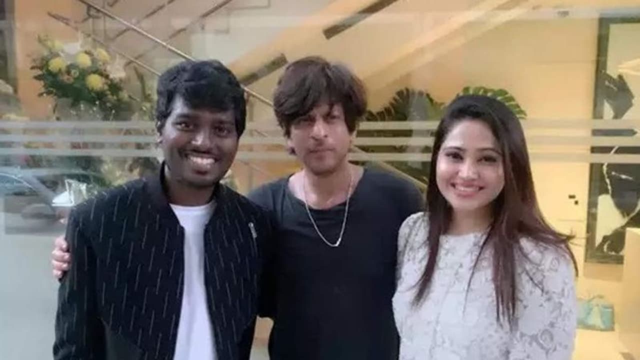 ஷாருக்கானுக்கு சாபம் விடும் அட்லீ? மனம் நொந்து போட்ட பதிவு