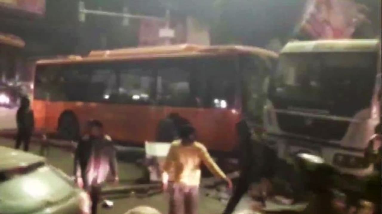 Bus Accident at Kanpur: মৃত অন্তত ৬, কানপুরে পথচারীদের পিষে দিল নিয়ন্ত্রণ হারানো ইলেকট্রিক বাস Bus Accident at Kanpur: মৃত অন্তত ৬, কানপুরে পথচারীদের পিষে দিল নিয়ন্ত্রণ হারানো ইলেকট্রিক বাস