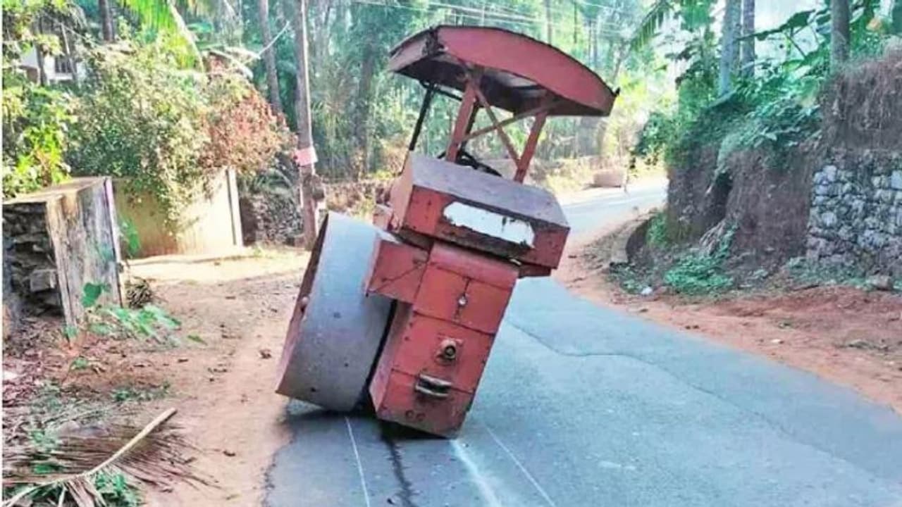 ഓട്ടത്തിനിടെ റോഡ് റോളറിന്‍റെ ടയര്‍ ഊരിത്തെറിച്ചു; 25 മീറ്ററിലധികം റോഡിലൂടെ നിരങ്ങി നീങ്ങി വമ്പന്‍ ടയര്‍