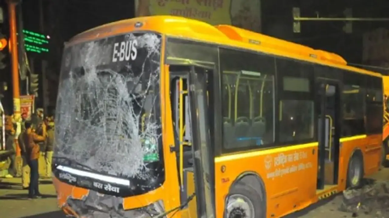 कानपुर में अनियंत्रित ई बस ने मचाया मौत का तांडव, 6 लोगों की मौत...9 घायल