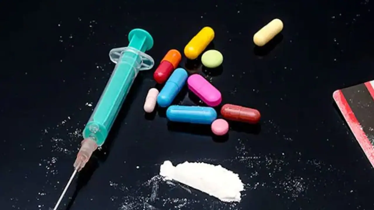 Drug Bust: ಬೆಂಗ್ಳೂರಲ್ಲಿ ಪೊಲೀಸರ ಭರ್ಜರಿ ಭೇಟೆ: 38 ಕೋಟಿ ಡ್ರಗ್ಸ್ ಜಪ್ತಿ Drug Bust: ಬೆಂಗ್ಳೂರಲ್ಲಿ ಪೊಲೀಸರ ಭರ್ಜರಿ ಭೇಟೆ: 38 ಕೋಟಿ ಡ್ರಗ್ಸ್ ಜಪ್ತಿ