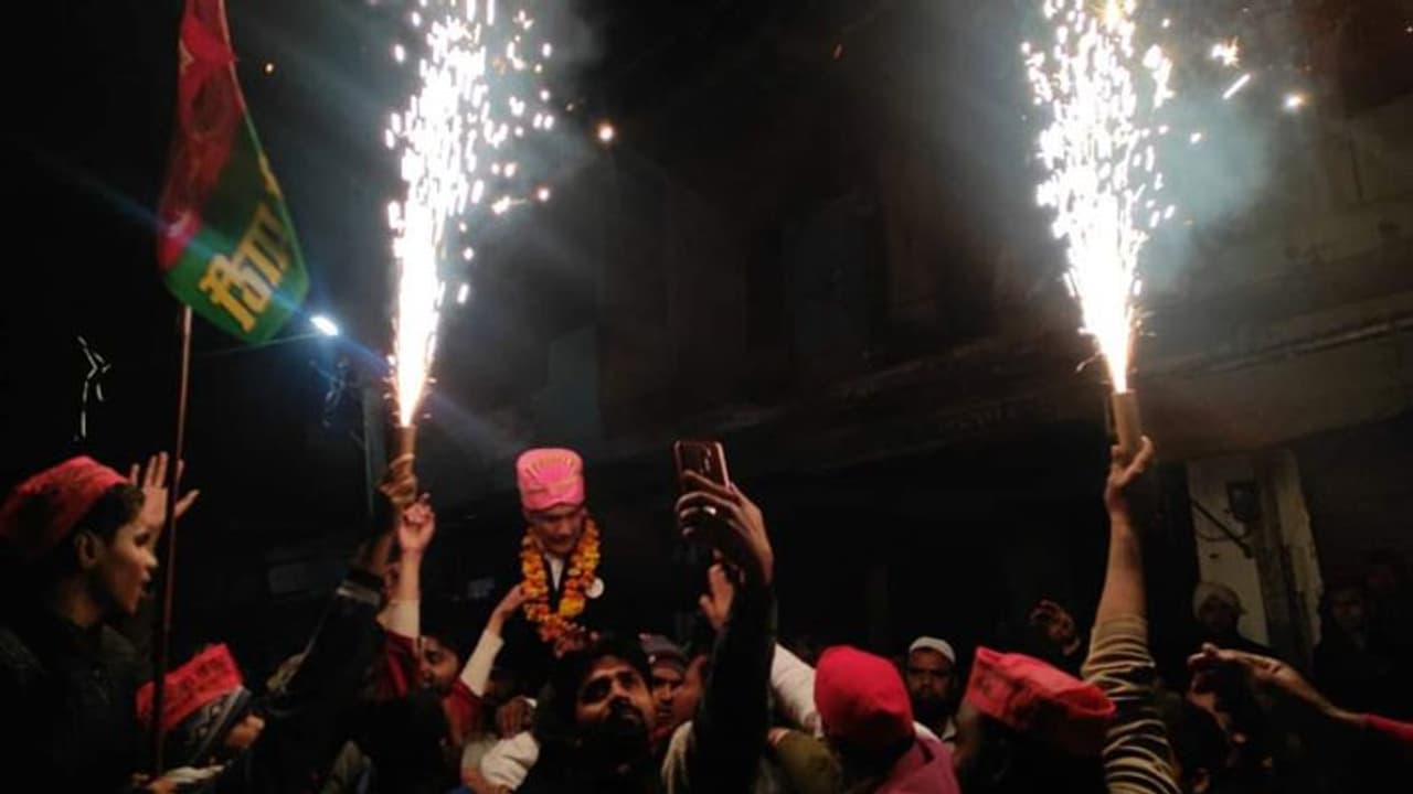 चुनाव आयोग के सभी निर्देशों को भूले रालोद प्रत्याशी, गाजे बाजे के साथ चुनाव प्रचार जारी