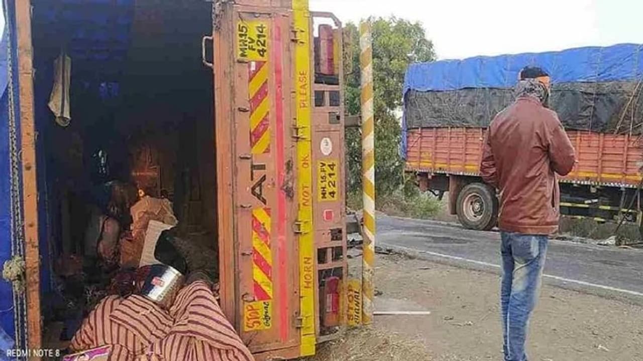 महाराष्ट्र में दिल दहलाने वाला हादसा: दो ट्रकों की भयानक टक्कर में 5 लोगों की मौत, 23 यात्री बुरी तरह से घायल महाराष्ट्र में दिल दहलाने वाला हादसा: दो ट्रकों की भयानक टक्कर में 5 लोगों की मौत, 23 यात्री बुरी तरह से घायल