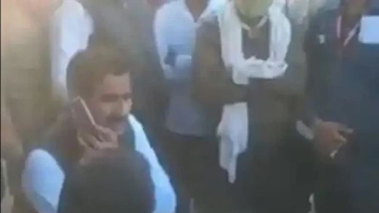 CM शिवराज के विधायक की गजब दादागिरी:कर्मचारी से कहा आ जा नहीं तो क्रिया कर्म करवा दूंगा, मेरे बारे मे जानते हो CM शिवराज के विधायक की गजब दादागिरी:कर्मचारी से कहा आ जा नहीं तो क्रिया कर्म करवा दूंगा, मेरे बारे मे जानते हो