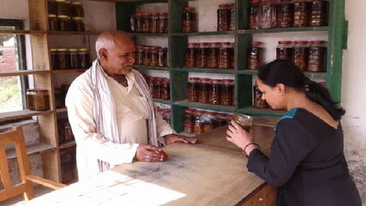 കൃഷി നഷ്ടത്തിലായി ആത്മഹത്യക്കൊരുങ്ങി, ഇന്ന് കരിമ്പിൽനിന്നും വിനാഗിരി, കോടിയുടെ വരുമാനമെന്ന് കർഷകൻ കൃഷി നഷ്ടത്തിലായി ആത്മഹത്യക്കൊരുങ്ങി, ഇന്ന് കരിമ്പിൽനിന്നും വിനാഗിരി, കോടിയുടെ വരുമാനമെന്ന് കർഷകൻ