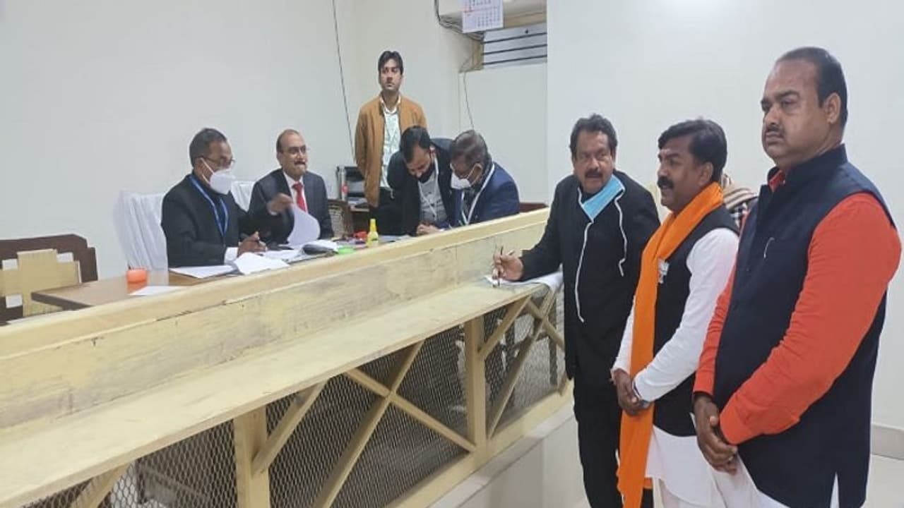 UP Elections 2022: কারহালে কাঁটি দিয়ে কাঁট তোলার চেষ্টা বিজেপির, অখিলেশের বিরুদ্ধে প্রার্থী কেন্দ্রীয় মন্ত্রী UP Elections 2022: কারহালে কাঁটি দিয়ে কাঁট তোলার চেষ্টা বিজেপির, অখিলেশের বিরুদ্ধে প্রার্থী কেন্দ্রীয় মন্ত্রী