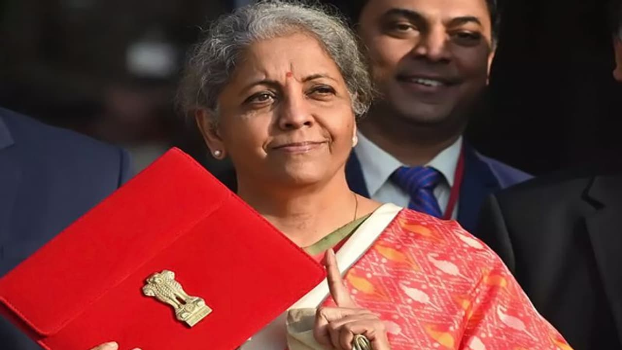 Union Budget 2023 24: பட்ஜெட் 2023 24: வருமான வரிவிலக்கு உச்ச வரம்பு ரூ.5 லட்சமாக உயரலாம்? Union Budget 2023 24: பட்ஜெட் 2023 24: வருமான வரிவிலக்கு உச்ச வரம்பு ரூ.5 லட்சமாக உயரலாம்?