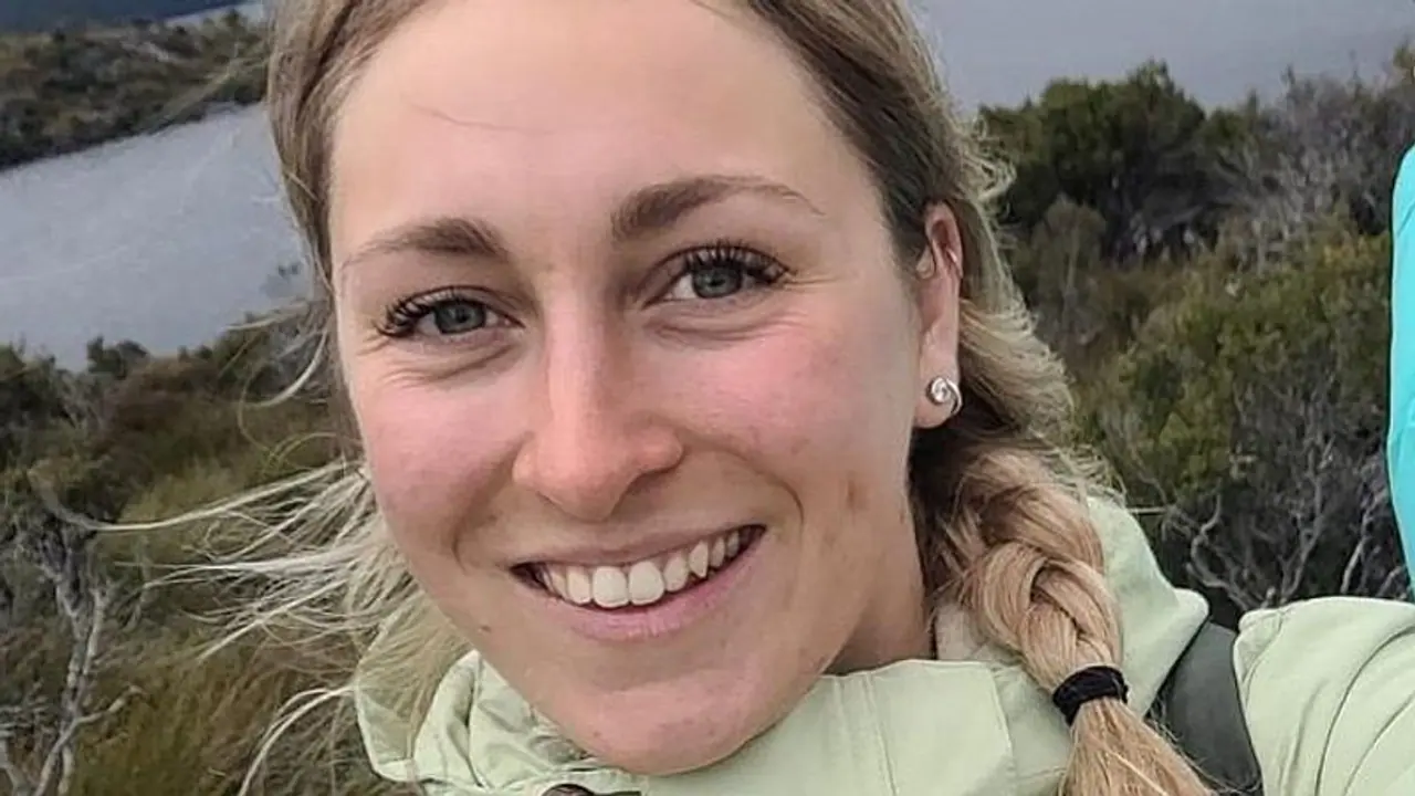 24 year old misdiagnosed by doctors in two countries, she had ovarian cancer 24 year old misdiagnosed by doctors in two countries, she had ovarian cancer