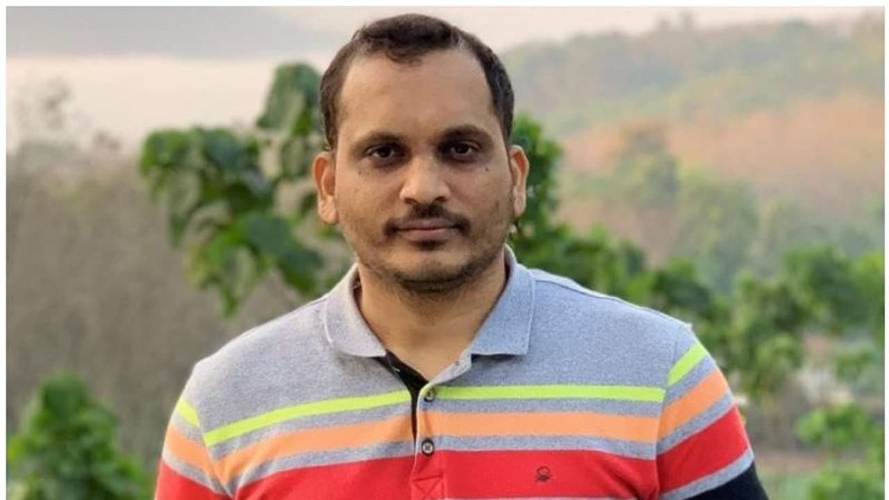 കണ്ണൂരിൽ ഹോട്ടൽ ഉടമയെ കുത്തിക്കൊന്നു, രണ്ട് പേർ പിടിയിൽ കണ്ണൂരിൽ ഹോട്ടൽ ഉടമയെ കുത്തിക്കൊന്നു, രണ്ട് പേർ പിടിയിൽ