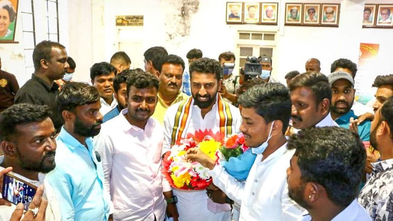 Youth Congress President: ಡಿಕೆಶಿ ಸಿದ್ದು ಸಮ್ಮುಖದಲ್ಲಿ ಕಳಂಕಿತ ನಲಪಾಡ್ ಪದಗ್ರಹಣ Youth Congress President: ಡಿಕೆಶಿ ಸಿದ್ದು ಸಮ್ಮುಖದಲ್ಲಿ ಕಳಂಕಿತ ನಲಪಾಡ್ ಪದಗ್ರಹಣ